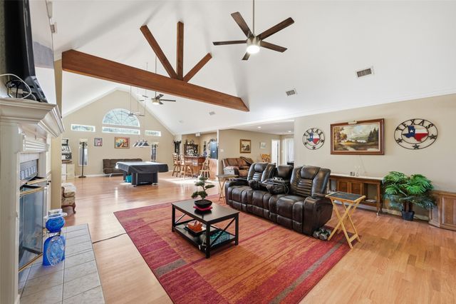 111 Lone Star Drive, Gainesville, TX 76240