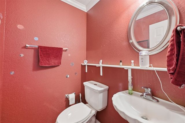 111 Lone Star Drive, Gainesville, TX 76240