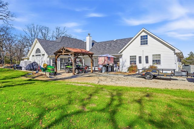 111 Lone Star Drive, Gainesville, TX 76240