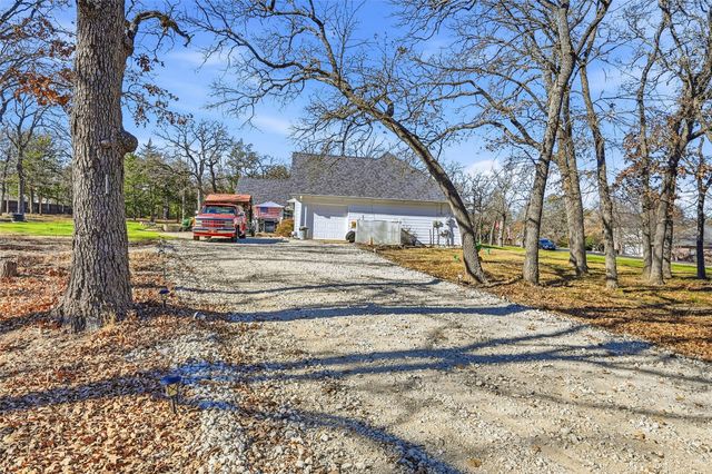 111 Lone Star Drive, Gainesville, TX 76240