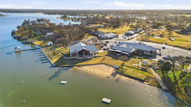 111 Lone Star Drive, Gainesville, TX 76240