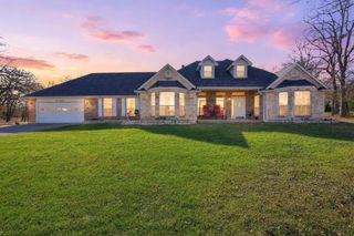 111 Lone Star Drive, Gainesville, TX 76240