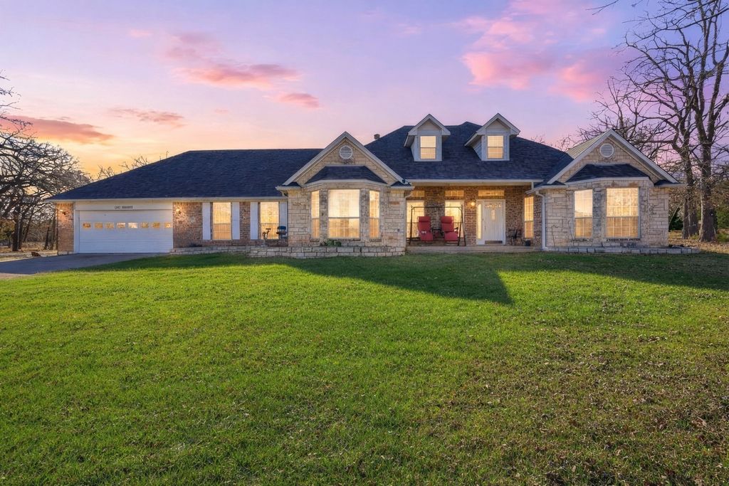 111 Lone Star Drive, Gainesville, TX 76240