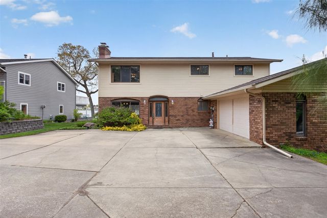 332 Riviera Drive, Brooklyn, MI 49230