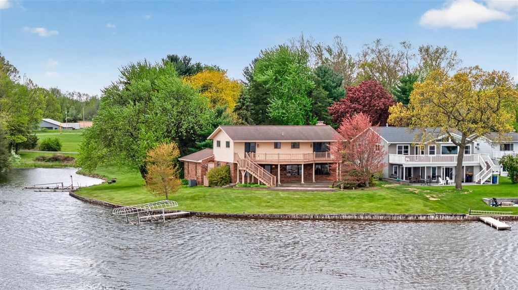 332 Riviera Drive, Brooklyn, MI 49230