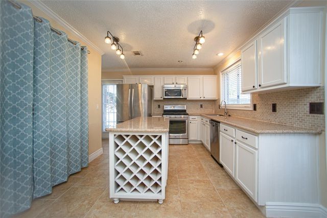 3 Sheep Meadow Place, The Woodlands, TX 77381