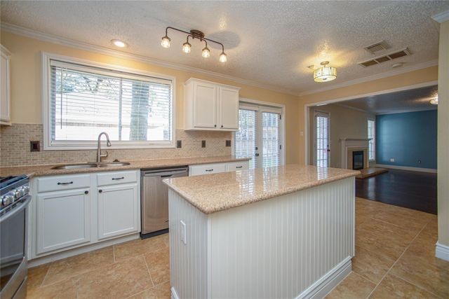 3 Sheep Meadow Place, The Woodlands, TX 77381