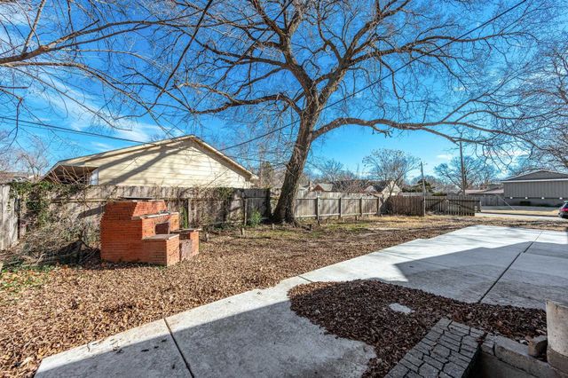 1128 N Kevin Rd, Wichita, KS 67208