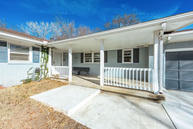 1128 N Kevin Rd, Wichita, KS 67208