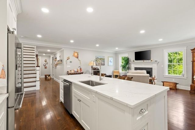 27 Samoset Rd, Woburn, MA 01801