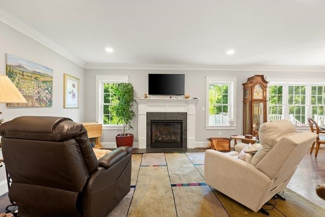 27 Samoset Rd, Woburn, MA 01801