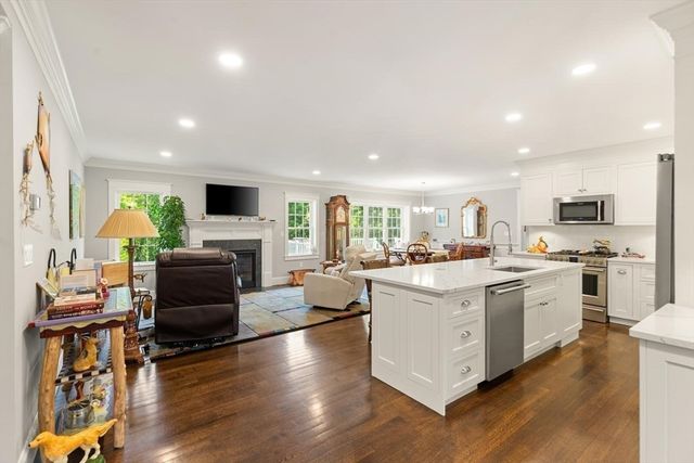 27 Samoset Rd, Woburn, MA 01801