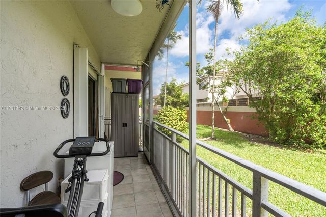 8425 NW 8th St 109, Miami, FL 33126