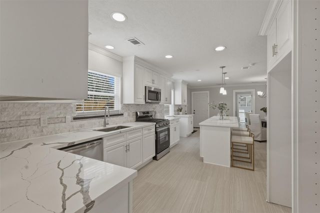 9323 Braes Bayou Drive, Houston, TX 77074