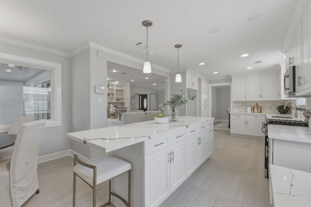 9323 Braes Bayou Drive, Houston, TX 77074