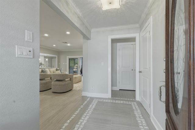 9323 Braes Bayou Drive, Houston, TX 77074