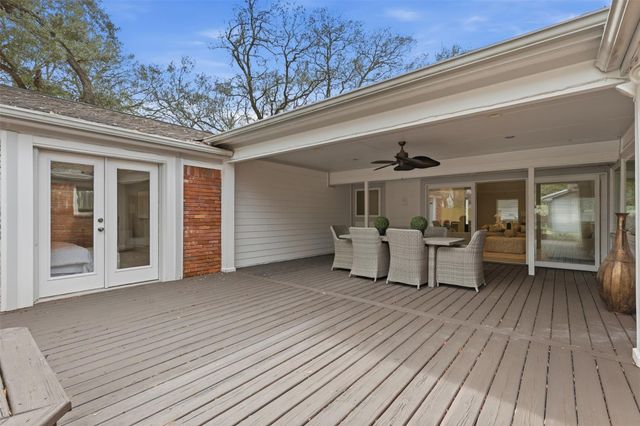 9323 Braes Bayou Drive, Houston, TX 77074