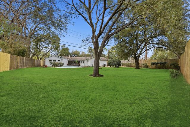 9323 Braes Bayou Drive, Houston, TX 77074