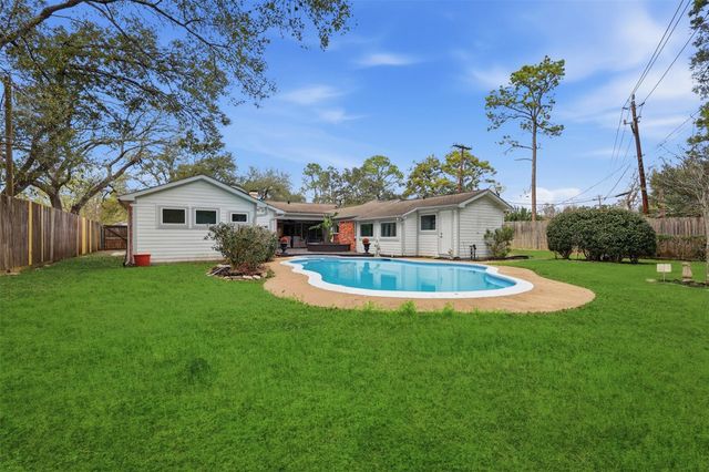 9323 Braes Bayou Drive, Houston, TX 77074