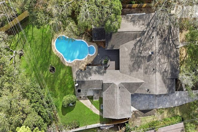 9323 Braes Bayou Drive, Houston, TX 77074