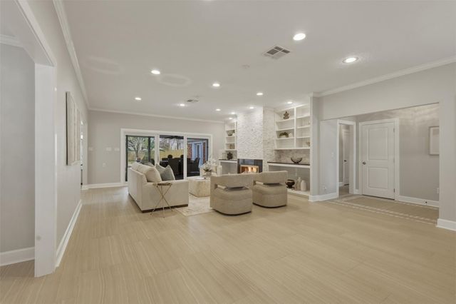 9323 Braes Bayou Drive, Houston, TX 77074