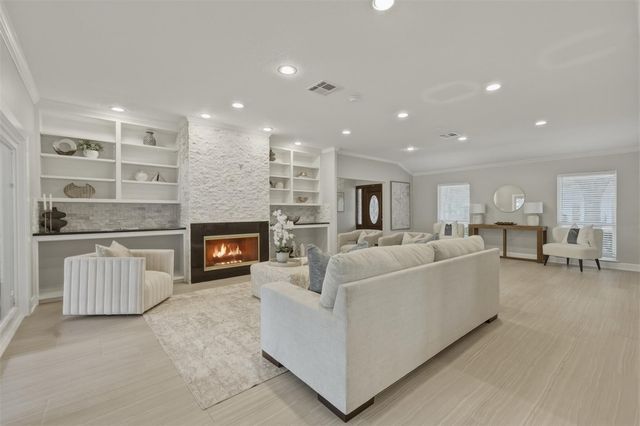 9323 Braes Bayou Drive, Houston, TX 77074