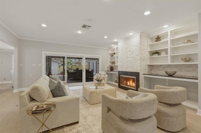 9323 Braes Bayou Drive, Houston, TX 77074