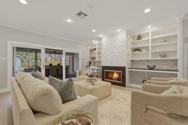 9323 Braes Bayou Drive, Houston, TX 77074