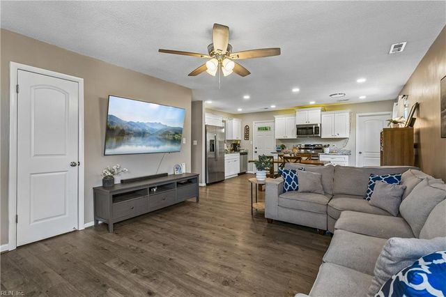 326 Duluth CT, Hampton, VA 23666