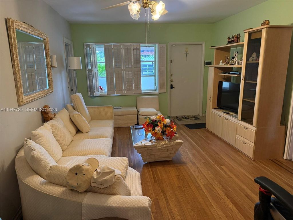 2560 SW 22nd Ave, Miami, FL 33133