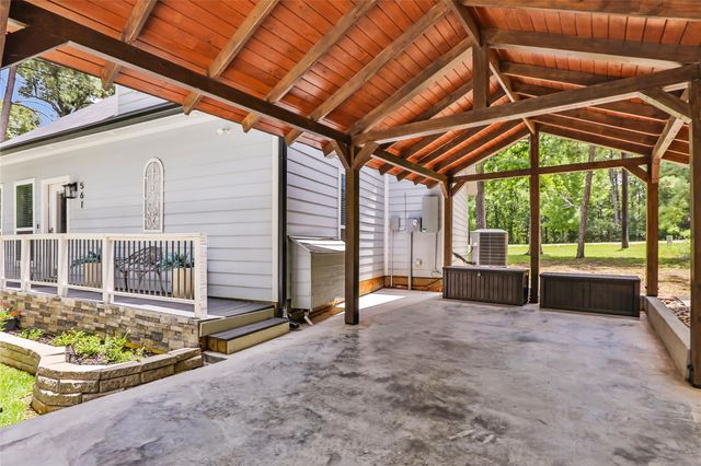 561 N Royale Greens Drive, Coldspring, TX 77331
