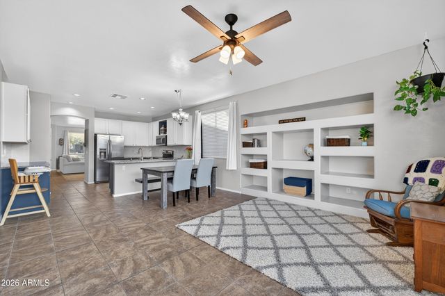 17558 W LAVENDER Lane, Goodyear, AZ 85338