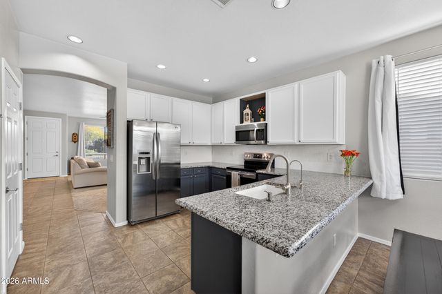 17558 W LAVENDER Lane, Goodyear, AZ 85338