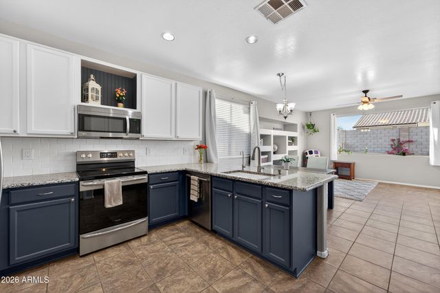 17558 W LAVENDER Lane, Goodyear, AZ 85338