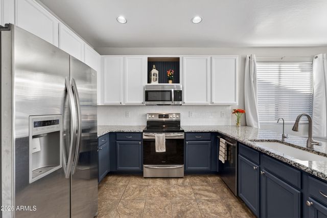 17558 W LAVENDER Lane, Goodyear, AZ 85338