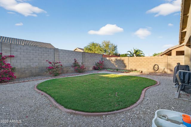 17558 W LAVENDER Lane, Goodyear, AZ 85338