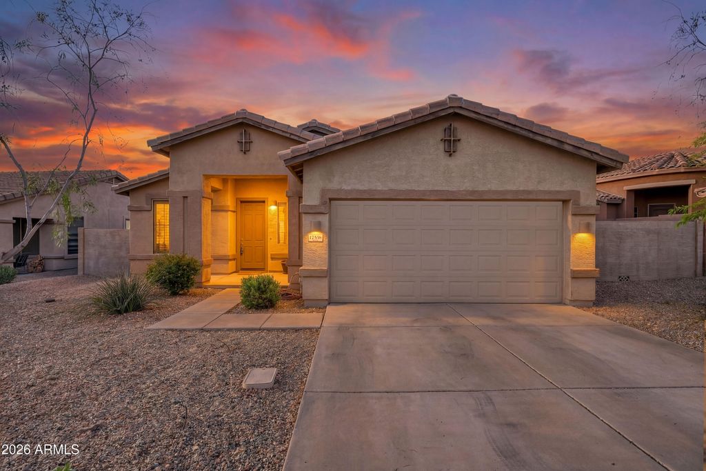 17558 W LAVENDER Lane, Goodyear, AZ 85338