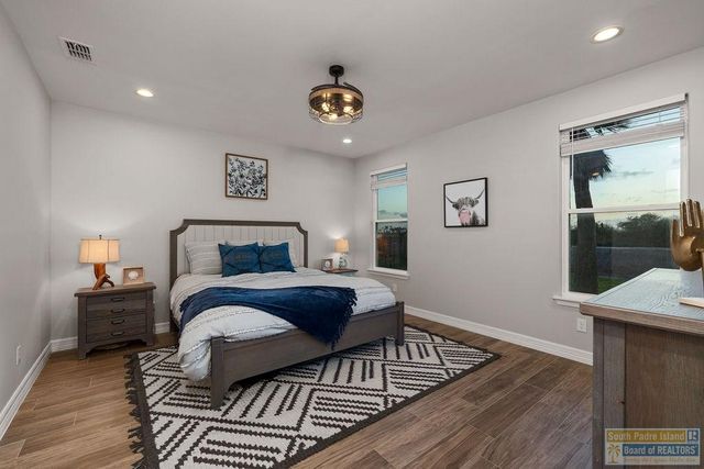 124 Torrey Pines Dr., Laguna Vista, TX 78578