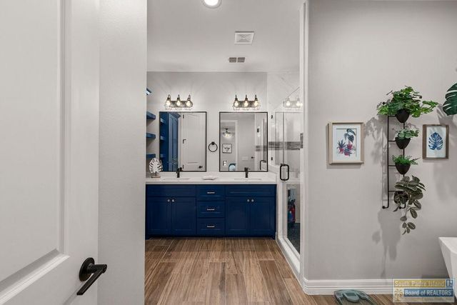 124 Torrey Pines Dr., Laguna Vista, TX 78578