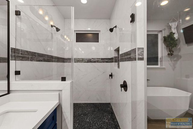 124 Torrey Pines Dr., Laguna Vista, TX 78578