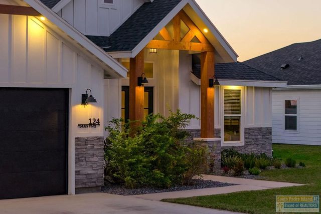 124 Torrey Pines Dr., Laguna Vista, TX 78578