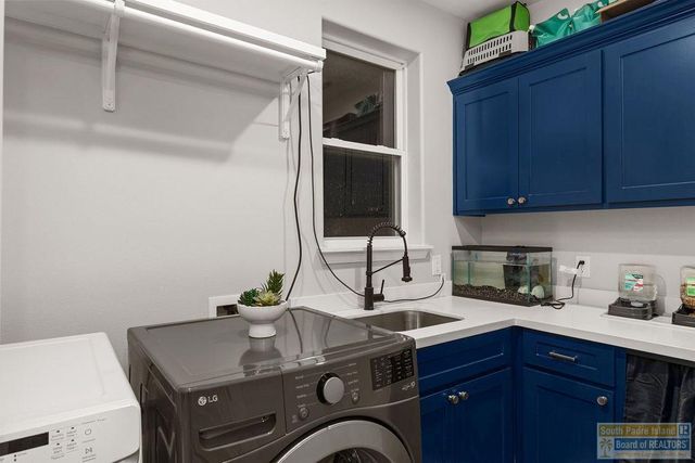 124 Torrey Pines Dr., Laguna Vista, TX 78578