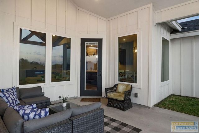 124 Torrey Pines Dr., Laguna Vista, TX 78578