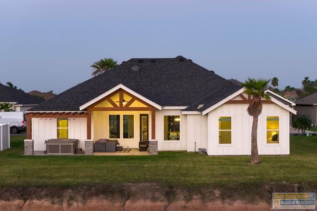 124 Torrey Pines Dr., Laguna Vista, TX 78578