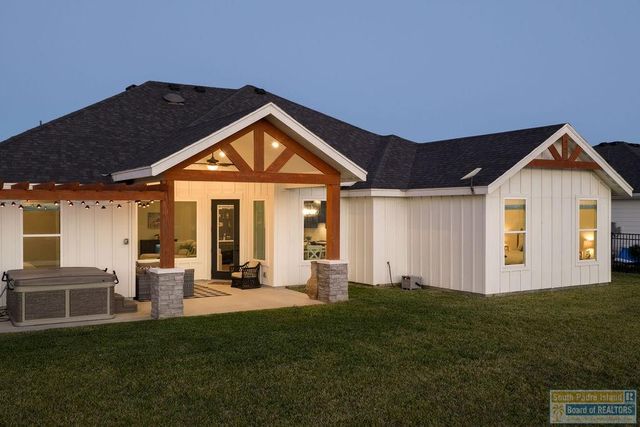 124 Torrey Pines Dr., Laguna Vista, TX 78578