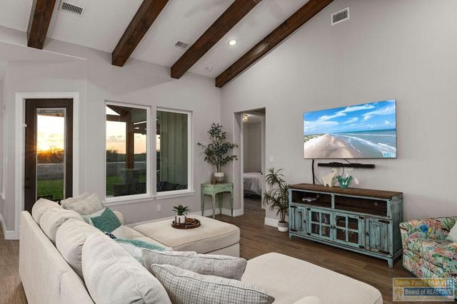 124 Torrey Pines Dr., Laguna Vista, TX 78578