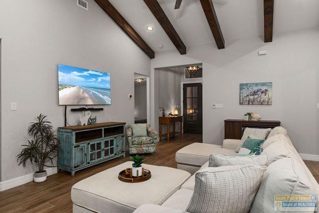 124 Torrey Pines Dr., Laguna Vista, TX 78578