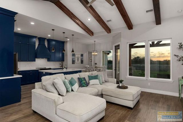 124 Torrey Pines Dr., Laguna Vista, TX 78578