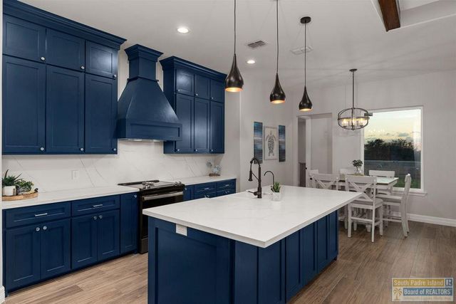 124 Torrey Pines Dr., Laguna Vista, TX 78578