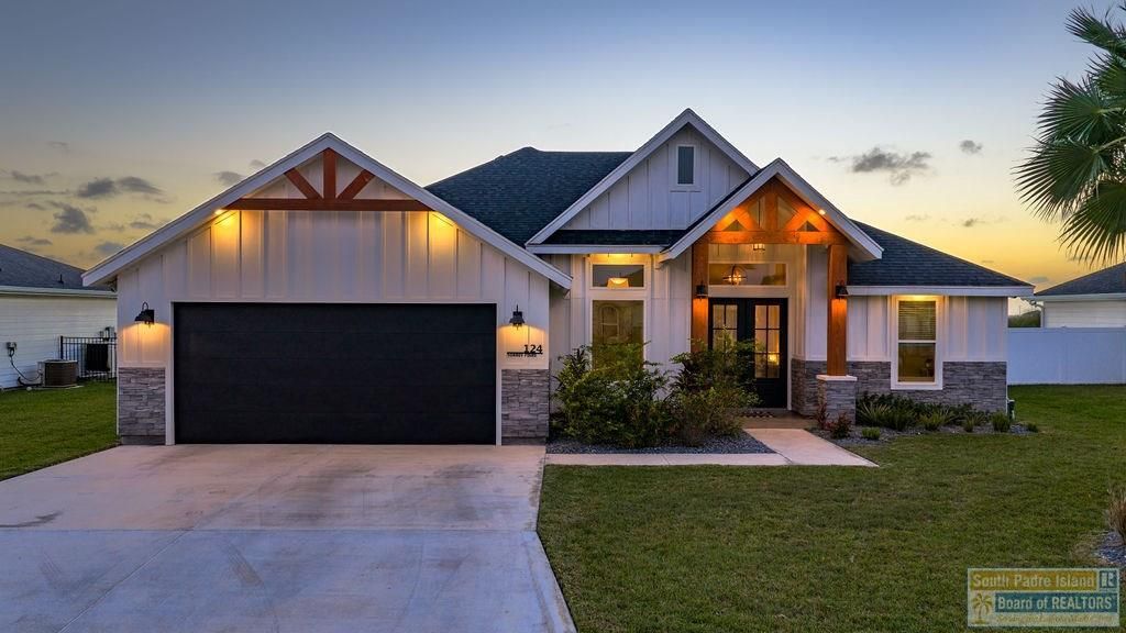 124 Torrey Pines Dr., Laguna Vista, TX 78578